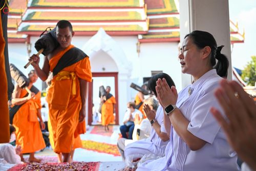 ภาพ No.295418:วันที่ 16 มกราคม พ.ศ. 2569 พิธีต้อนรับพระธรรมยาตรา อนุสรณ์สถานลำดับที่ 4 (ภาพชุดที่ 2) สถานที่เกิดด้วยกายธรรม ณ วัดโบสถ์บน ต.บางคูเวียง จ.นนทบุรี ในโครงการธรรมยาตรา กตัญญูบูชา มหาปูชนียาจารย์ พระมงคลเทพมุนี(สด จนฺทสโร) พระผู้ปราบมาร อนุสรณ์สถาน 7 แห่ง ปี