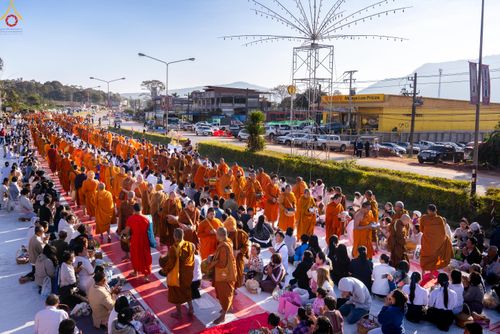 ภาพ No.281419:วันเสาร์ที่ 27 ธันวาคม พ.ศ.2568 พิธีตักบาตรพระ ๑,๐๐๐ รูป   เพื่อความเป็นสิริมงคลแก่ชีวิตและแผ่นดินไทย  มหากุศลครั้งยิ่งใหญ่แห่งปี ส่งท้ายปีเก่า ต้อนรับปีใหม่  ณ ถนนหน้าที่ว่าการอำเภอภูเรือ จังหวัดเลย