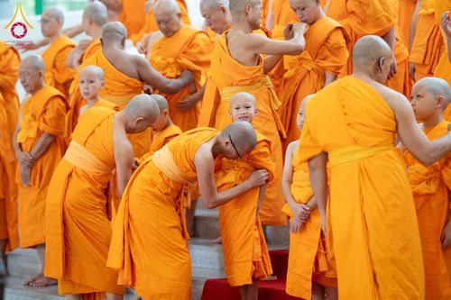 ภาพ No.286628:วันเสาร์ที่ 12 กรกฏาคม พ.ศ.2568 พิธีบรรพชาอุปสมบท  โครงการบรรพชาอุปสมบทหมู่ ธรรมทายาทนานาชาติ(ภาคภาษาจีน), โครงการบรรพชาสามเณร โรงเรียนนานาชาติ รุ่นที 14