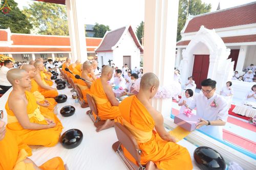 ภาพ No.297765:วันที่ 18 มกราคม พ.ศ. 2569 พิธีตักบาตรพระธรรมยาตรา ณ วัดโบสถ์บน ต.บางคูเวียง จ.นนทบุรี อนุสรณ์สถานลำดับที่ 4 สถานที่เกิดด้วยกายธรรม ในโครงการธรรมยาตรา กตัญญูบูชา มหาปูชนียาจารย์ พระมงคลเทพมุนี(สด จนฺทสโร) พระผู้ปราบมาร อนุสรณ์สถาน 7 แห่ง ปีที่ 14