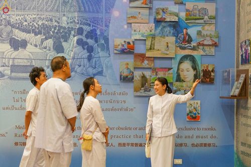 ภาพ No.345195:วันที่ 7 - 19 สิงหาคม พ.ศ.2569 ต้อนรับชาวต่างชาติเยี่ยมชมวัดพระธรรมกาย