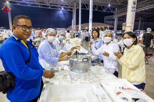 ภาพ No.306114:วันที่ 30 มกราคม พ.ศ. 2569 พิธีถวายภัตตาหารเป็นสังฆทาน แด่พระธรรมยาตรา ณ วัดพระธรรมกาย  จังหวัดปทุมธานี ในโครงการธรรมยาตรา กตัญญูบูชา มหาปูชนียาจารย์ พระมงคลเทพมุนี(สด จนฺทสโร) พระผู้ปราบมาร อนุสรณ์สถาน 7 แห่ง ปีที่ 14