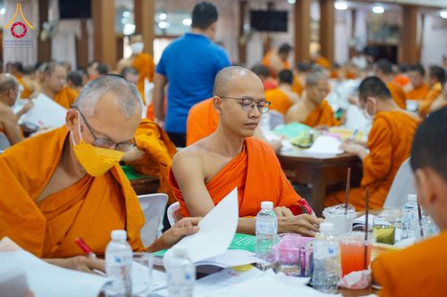 ภาพ No.281306:วันที่ 25 ธันวาคม พ.ศ. 2568 บรรยากาศการตรวจใบข้อสอบธรรมสนามหลวง  นักธรรมชั้นเอก และธรรมศึกษาชั้นเอก ส่วนภูมิภาค  ณ ศาลาอบรมสงฆ์ วัดสามพระยาวรวิหาร เขตพระนคร กรุงเทพมหานคร