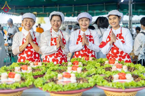 ภาพ No.300973:วันที่ 23 มกราคม พ.ศ. 2569 พิธีถวายภัตตาหารเป็นสังฆทาน แด่พระธรรมยาตรา ณ อนุสรณ์สถานบางปลา วัดบางปลา อำเภอบางเลน จังหวัดนครปฐม ในโครงการธรรมยาตรา กตัญญูบูชา มหาปูชนียาจารย์ พระมงคลเทพมุนี(สด จนฺทสโร) พระผู้ปราบมาร อนุสรณ์สถาน 7 แห่ง ปีที่ 14