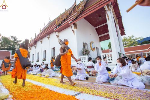 ภาพ No.72486:พิธีต้อนรับพระธรรมยาตรา ในโครงการธรรมยาตรากตัญญูบูชา มหาปูชนียาจารย์ พระมงคลเทพมุนี(สด จนฺทสโร) พระผู้ปราบมาร อนุสรณ์สถาน 7 แห่ง ปีที่ 11 วันที่ 18 มกราคม พ.ศ. 2566 ณ อนุสรณ์สถานลำดับที่ 4 สถานที่เกิดด้วยกายธรรม วัดโบสถ์ (บน) บางคูเวียง อ.บางกรวย จ.นนทบุ