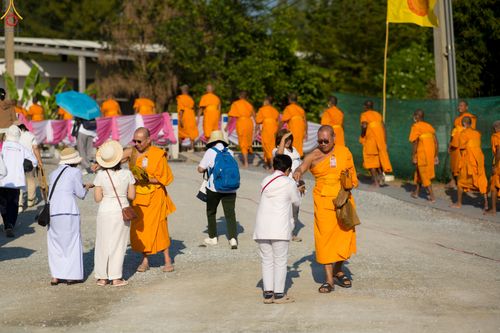 ภาพ No.300612:ภาพเบื้องหลังอาสาสมัครรวมใจ ชุดที่ 3 ในโครงการธรรมยาตรา กตัญญูบูชา มหาปูชนียาจารย์ พระมงคลเทพมุนี(สด จนฺทสโร) พระผู้ปราบมาร อนุสรณ์สถาน 7 แห่ง ปีที่ 14