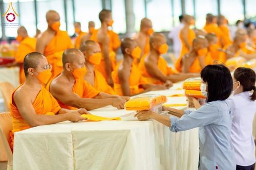 ภาพ No.121231:พิธีถวายภัตตาหารเป็นสังฆทาน แด่คณะพระธรรมยาตราฯ ในโครงการธรรมยาตรากตัญญูบูชา มหาปูชนียาจารย์ พระมงคลเทพมุนี(สด จนฺทสโร) พระผู้ปราบมาร อนุสรณ์สถาน 7 แห่ง ปีที่ 12 วันที่ 30 มกราคม พ.ศ. 2567 ณ สภาธรรมกายสากล วัดพระธรรมกาย