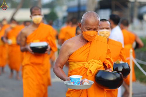 ภาพ No.71827:พิธีถวายภัตตาหารเป็นสังฆทาน แด่คณะพระธรรมยาตราฯ ในโครงการธรรมยาตรากตัญญูบูชา มหาปูชนียาจารย์ พระมงคลเทพมุนี(สด จนฺทสโร) พระผู้ปราบมาร อนุสรณ์สถาน 7 แห่ง ปีที่ 11 วันที่ 17 มกราคม พ.ศ. 2566