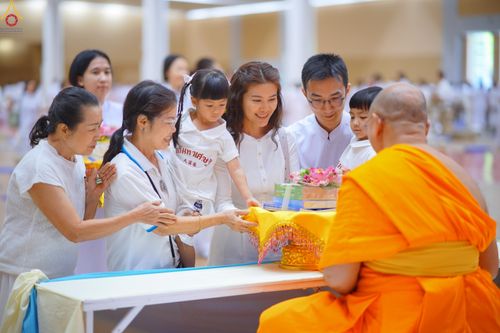 ภาพ No.329094:วันอาทิตย์ที่ 17 พฤษภาคม พ.ศ.2569 พิธีร่วมบุญการศึกษาพระภิกษุสามเณร (หนังสือบาลี นักธรรม ทางก้าวหน้า World-Pec) ณ ห้องแก้วสารพัดนึก 2 วัดพระธรรมกาย