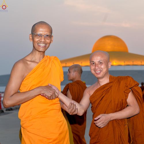 ภาพ No.323141:วันที่ 19 เมษายน พ.ศ.2569 การเรียงกล่องไทยธรรม , เตรียมงานจราจร เพื่องานถวายมหาสังฆทาน 40,000 กว่าวัดทั่วประเทศ วันคุ้มครองโลก 22 เมษายน พ.ศ.2569 วัดพระธรรมกาย