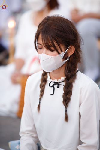 ภาพ No.73438:พิธีจุดประทีปถวายเป็นพุทธบูชา และบูชาธรรมมหาปูชนียาจารย์ ในโครงการธรรมยาตรากตัญญูบูชา มหาปูชนียาจารย์ พระมงคลเทพมุนี(สด จนฺทสโร) พระผู้ปราบมาร ปีที่ 11 ณ อนุสรณ์สถานลำดับที่ 4 สถานที่เกิดด้วยกายธรรม วัดโบสถ์ (บน) บางคูเวียง อ.บางกรวย จ.นนทบุรี วันที่ 21 