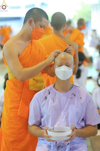 ภาพ No.63650:พิธีปลงผมนาคธรรมทายาท โครงการอุปสมบทบูชาธรรม มหาปูชนียาจารย์ประจำปี 2565 วันที่ 19 พฤศจิกายน พ.ศ. 2565 ณ สภาธรรมกายสากล วัดพระธรรมกาย