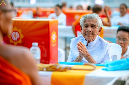 ภาพ No.324685:วันที่ 22 เมษายน พ.ศ.2569 (วันคุ้มครองโลก) บรรยากาศสาธุชน ในงานถวายมหาสังฆทาน 40,000 กว่าวัดทั่วประเทศ ณ ลานธรรม วัดพระธรรมกาย