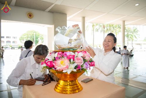 ภาพ No.326751:วันที่ 1 พฤษภาคม พ.ศ.2569 พิธีบุพเปตพลี ครั้งที่ 181 ร่วมอุทิศบุญแด่หมู่ญาติที่ล่วงลับไปแล้ว และสืบทอดอายุพระพุทธศาสนา ณ หอฉันคุณยายอาจารย์ฯ วัดพระธรรมกาย