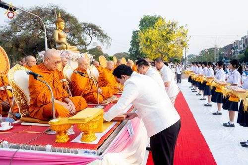 ภาพ No.318023:วันเสาร์ที่ 4 เมษายน พ.ศ. 2569 งานทำบุญเมืองใจกลางอยุธยา  ตักบาตรพระ 1,109 รูป ณ ถนนชีกุน หน้าวัดมหาธาตุ และวัดราชบูรณะ