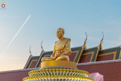 ภาพ No.73295:พิธีจุดประทีปถวายเป็นพุทธบูชา และบูชาธรรมมหาปูชนียาจารย์ ในโครงการธรรมยาตรากตัญญูบูชา มหาปูชนียาจารย์ พระมงคลเทพมุนี(สด จนฺทสโร) พระผู้ปราบมาร ปีที่ 11 ณ อนุสรณ์สถานลำดับที่ 4 สถานที่เกิดด้วยกายธรรม วัดโบสถ์ (บน) บางคูเวียง อ.บางกรวย จ.นนทบุรี วันที่ 21 