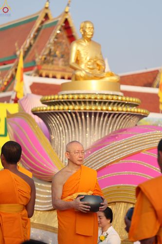 ภาพ No.294468:วันที่ 14 มกราคม พ.ศ. 2569 พิธีตักบาตรพระธรรมยาตรา ณ วัดสองพี่น้อง ต.ต้นตาล อ.สองพี่น้อง จ.สุพรรณบุรี ในโครงการธรรมยาตรา กตัญญูบูชา มหาปูชนียาจารย์ พระมงคลเทพมุนี(สด จนฺทสโร) พระผู้ปราบมาร อนุสรณ์สถาน 7 แห่ง ปีที่ 14