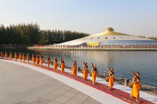 ภาพ No.35651:โครงการธรรมยาตรา เส้นทางพระผู้ปราบมาร ปีที่ 9 ณ วัดพระธรรมกาย 
