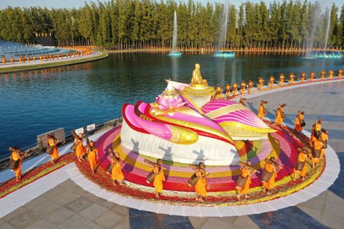 ภาพ No.35615:โครงการธรรมยาตรา เส้นทางพระผู้ปราบมาร ปีที่ 9 ณ วัดพระธรรมกาย 