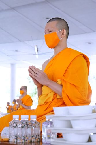 ภาพ No.31135:พิธีเจริญพระพุทธมนต์และถวายภัตตาหารเป็นสังฆทาน(ออนไลน์) 112 ปีคุณยายอาจารย์ฯ