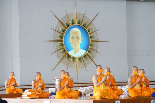 ภาพ No.31159:พิธีเจริญพระพุทธมนต์และถวายภัตตาหารเป็นสังฆทาน(ออนไลน์) 112 ปีคุณยายอาจารย์ฯ