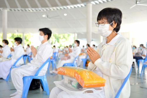 ภาพ No.31168:พิธีเจริญพระพุทธมนต์และถวายภัตตาหารเป็นสังฆทาน(ออนไลน์) 112 ปีคุณยายอาจารย์ฯ