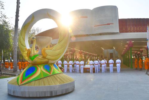 ภาพ No.28357:วันมหาปูชนียาจารย์ (อัญเชิญอัฐิธาตุคุณยายทองสุข)