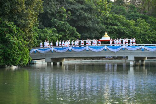 ภาพ No.28396:วันมหาปูชนียาจารย์ (อัญเชิญอัฐิธาตุคุณยายทองสุข)