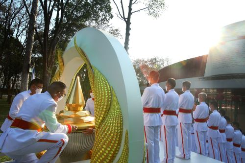 ภาพ No.28445:วันมหาปูชนียาจารย์ (อัญเชิญอัฐิธาตุคุณยายทองสุข)