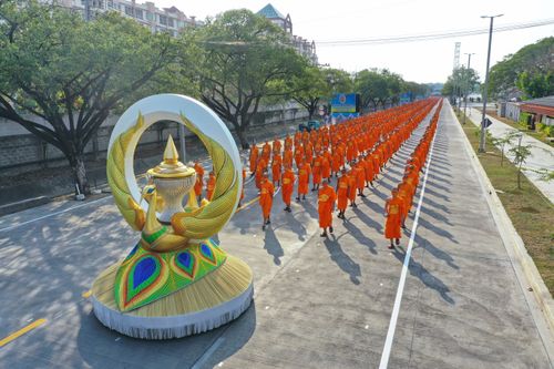 ภาพ No.28383:วันมหาปูชนียาจารย์ (อัญเชิญอัฐิธาตุคุณยายทองสุข)