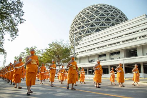 ภาพ No.28371:วันมหาปูชนียาจารย์ (อัญเชิญอัฐิธาตุคุณยายทองสุข)