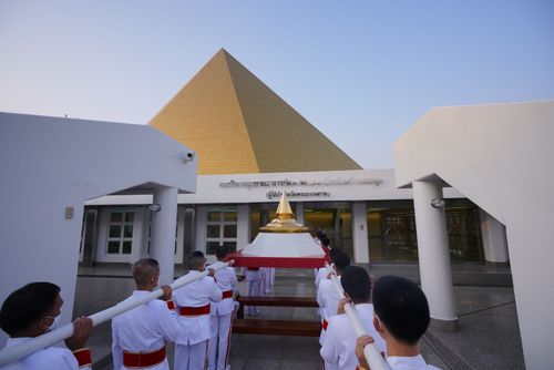 ภาพ No.28333:วันมหาปูชนียาจารย์ (อัญเชิญอัฐิธาตุคุณยายทองสุข)