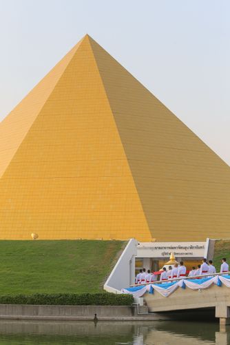 ภาพ No.28326:วันมหาปูชนียาจารย์ (อัญเชิญอัฐิธาตุคุณยายทองสุข)