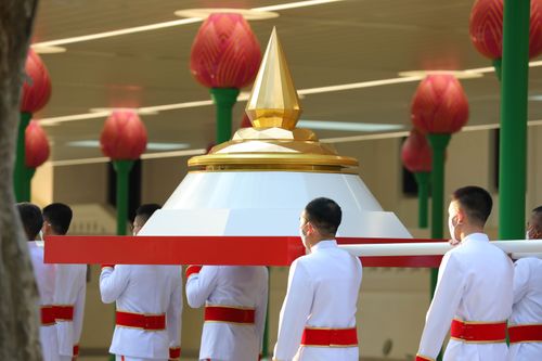 ภาพ No.28490:วันมหาปูชนียาจารย์ (อัญเชิญอัฐิธาตุคุณยายทองสุข)