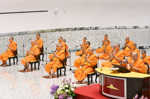 ภาพ No.28431:วันมหาปูชนียาจารย์ (อัญเชิญอัฐิธาตุคุณยายทองสุข)