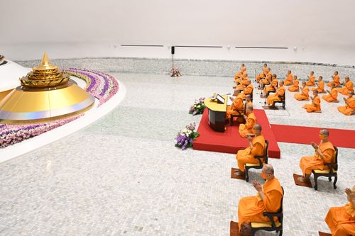 ภาพ No.28433:วันมหาปูชนียาจารย์ (อัญเชิญอัฐิธาตุคุณยายทองสุข)