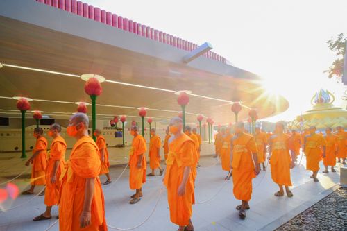 ภาพ No.28471:วันมหาปูชนียาจารย์ (อัญเชิญอัฐิธาตุคุณยายทองสุข)