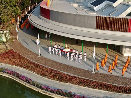 ภาพ No.28316:วันมหาปูชนียาจารย์ (อัญเชิญอัฐิธาตุคุณยายทองสุข)