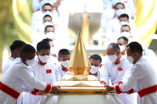 ภาพ No.28410:วันมหาปูชนียาจารย์ (อัญเชิญอัฐิธาตุคุณยายทองสุข)