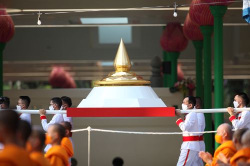 ภาพ No.28413:วันมหาปูชนียาจารย์ (อัญเชิญอัฐิธาตุคุณยายทองสุข)