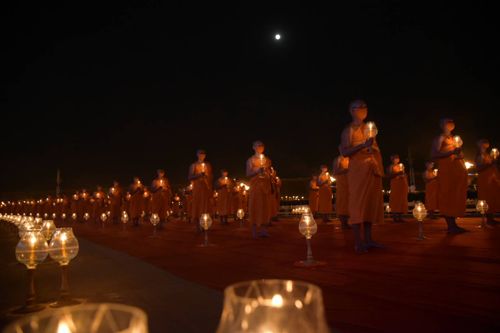 ภาพ No.28818:วันมาฆบูชา พิธีจุดประทีปออนไลน์ 2 ล้านดวง ถวายเป็นพุทธบูชา