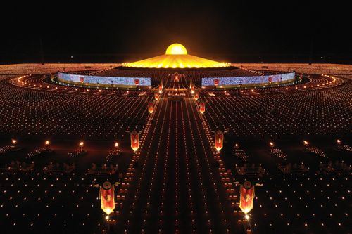 ภาพ No.28632:วันมาฆบูชา พิธีจุดประทีปออนไลน์ 2 ล้านดวง ถวายเป็นพุทธบูชา