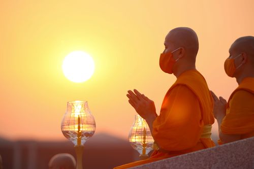 ภาพ No.28574:วันมาฆบูชา พิธีจุดประทีปออนไลน์ 2 ล้านดวง ถวายเป็นพุทธบูชา