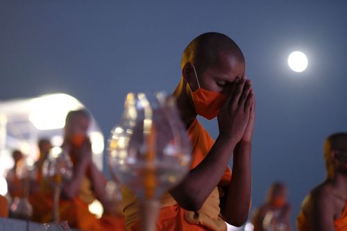 ภาพ No.28787:วันมาฆบูชา พิธีจุดประทีปออนไลน์ 2 ล้านดวง ถวายเป็นพุทธบูชา