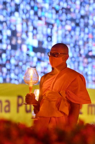ภาพ No.28610:วันมาฆบูชา พิธีจุดประทีปออนไลน์ 2 ล้านดวง ถวายเป็นพุทธบูชา
