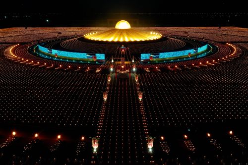 ภาพ No.28534:วันมาฆบูชา พิธีจุดประทีปออนไลน์ 2 ล้านดวง ถวายเป็นพุทธบูชา