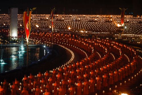 ภาพ No.28618:วันมาฆบูชา พิธีจุดประทีปออนไลน์ 2 ล้านดวง ถวายเป็นพุทธบูชา