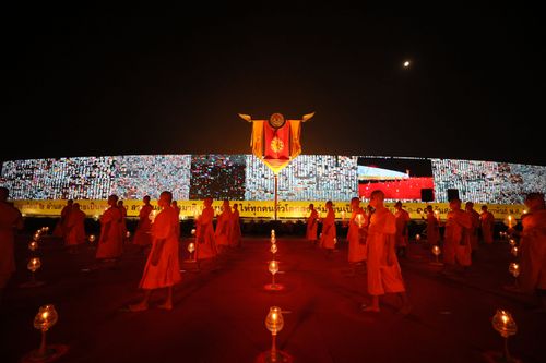 ภาพ No.28581:วันมาฆบูชา พิธีจุดประทีปออนไลน์ 2 ล้านดวง ถวายเป็นพุทธบูชา
