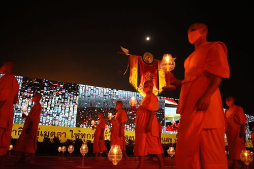 ภาพ No.28583:วันมาฆบูชา พิธีจุดประทีปออนไลน์ 2 ล้านดวง ถวายเป็นพุทธบูชา