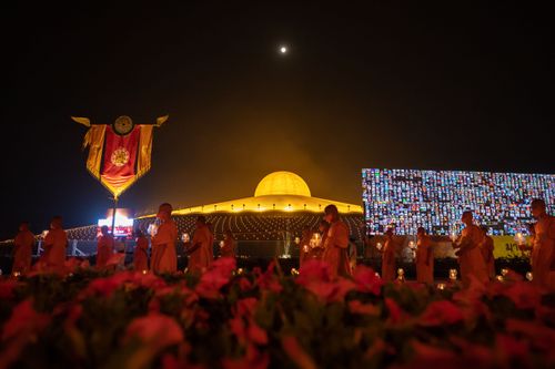 ภาพ No.28588:วันมาฆบูชา พิธีจุดประทีปออนไลน์ 2 ล้านดวง ถวายเป็นพุทธบูชา